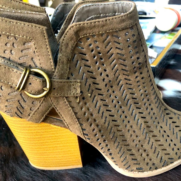 Charlotte Russe Open Toe Ankle Booties - Sz 9 - Picture 2 of 6